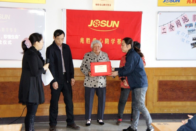 點滴愛心繪彩虹,暗淡生命煥生機 贏勝人的社會責任